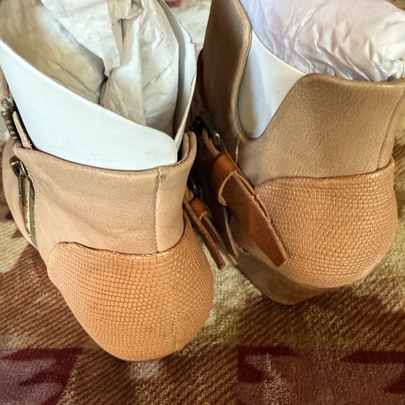 OTBT Lasso Booties Size 8.5 Color “Pecan” still in box and never worn - Picture 7 of 9